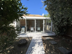 Maison en bord de mer, climatisée, terrasse, véranda, parking privé, 200m des plages, 6 couchages - FR-1-229B-21